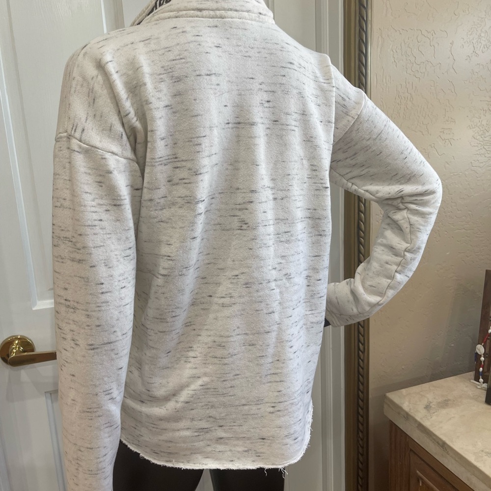 Pink Victoria’s Secret pullover - Picture 5 of 11